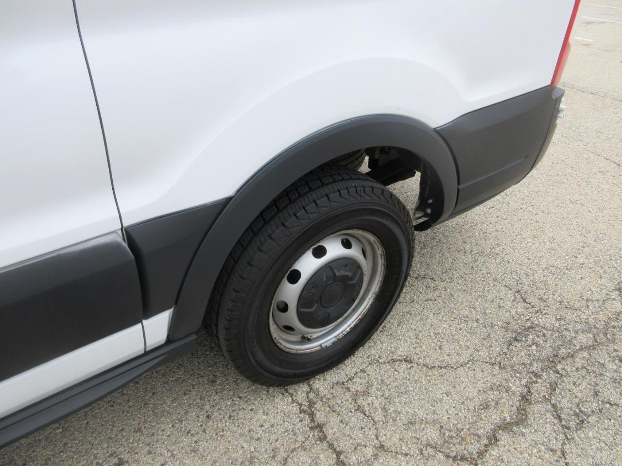 Ford Transit 150 Van Low Roof w/Sliding Pass. 130-in. WB 2015