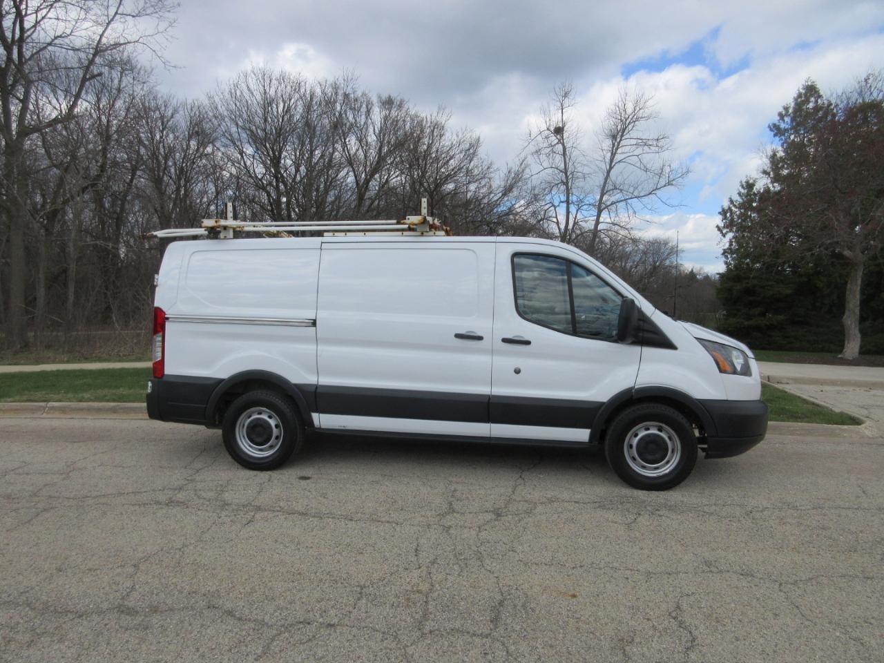 Ford Transit 150 Van Low Roof w/Sliding Pass. 130-in. WB 2017
