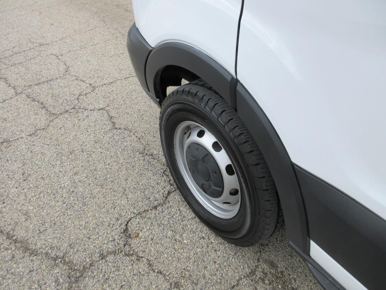 Ford Transit 150 Van Low Roof w/Sliding Pass. 130-in. WB 2017