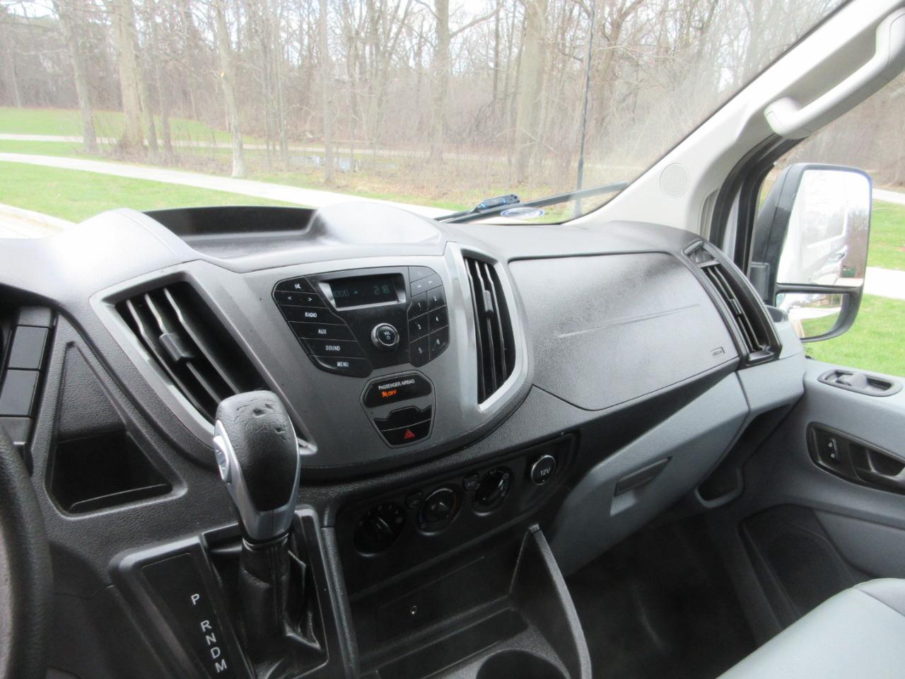 Ford Transit 150 Van Low Roof w/Sliding Pass. 130-in. WB 2017