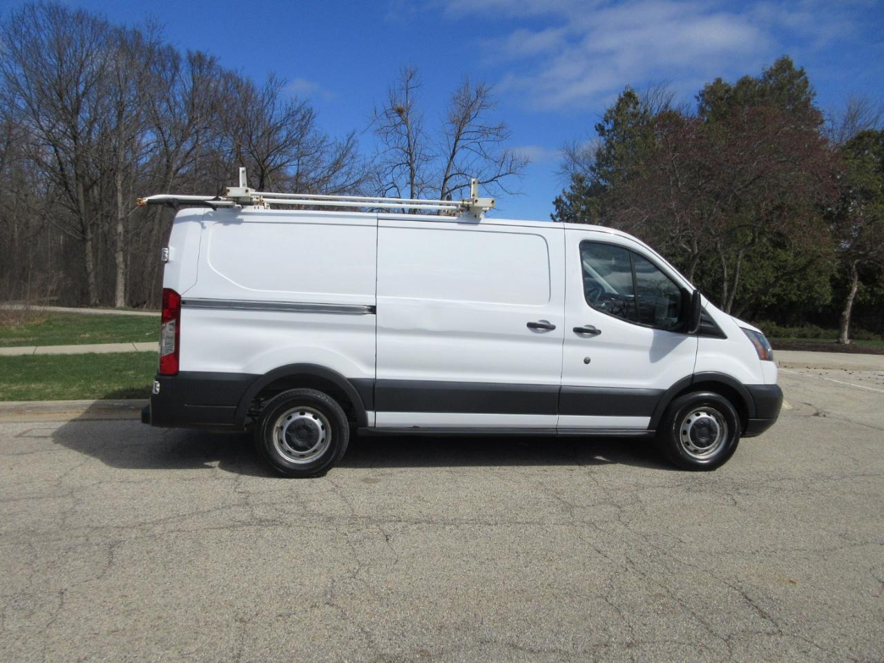 Ford Transit 150 Van Low Roof w/Sliding Pass. 130-in. WB 2015