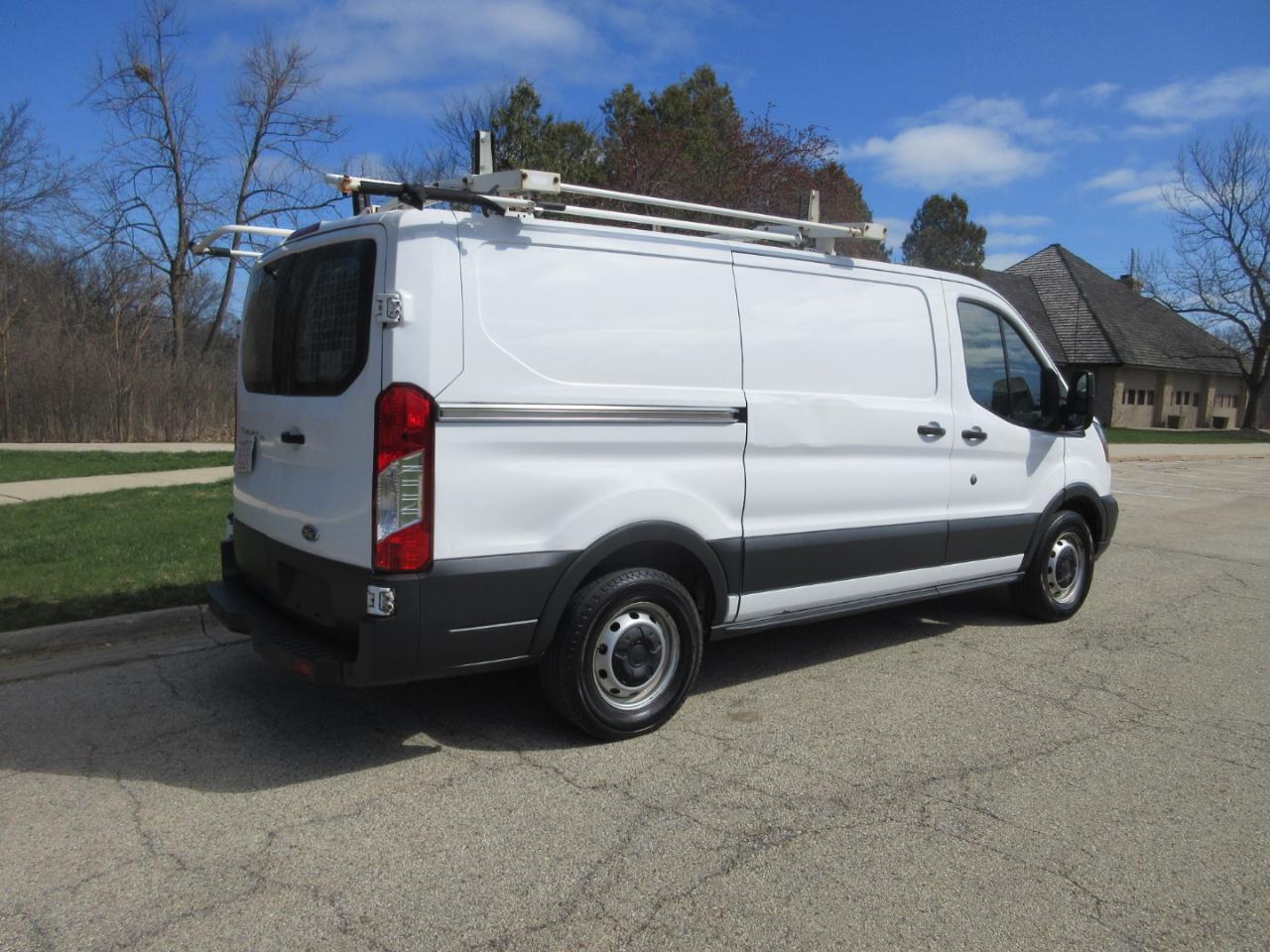 Ford Transit 150 Van Low Roof w/Sliding Pass. 130-in. WB 2015