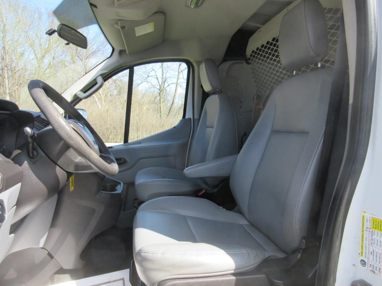 Ford Transit 150 Van Low Roof w/Sliding Pass. 130-in. WB 2015