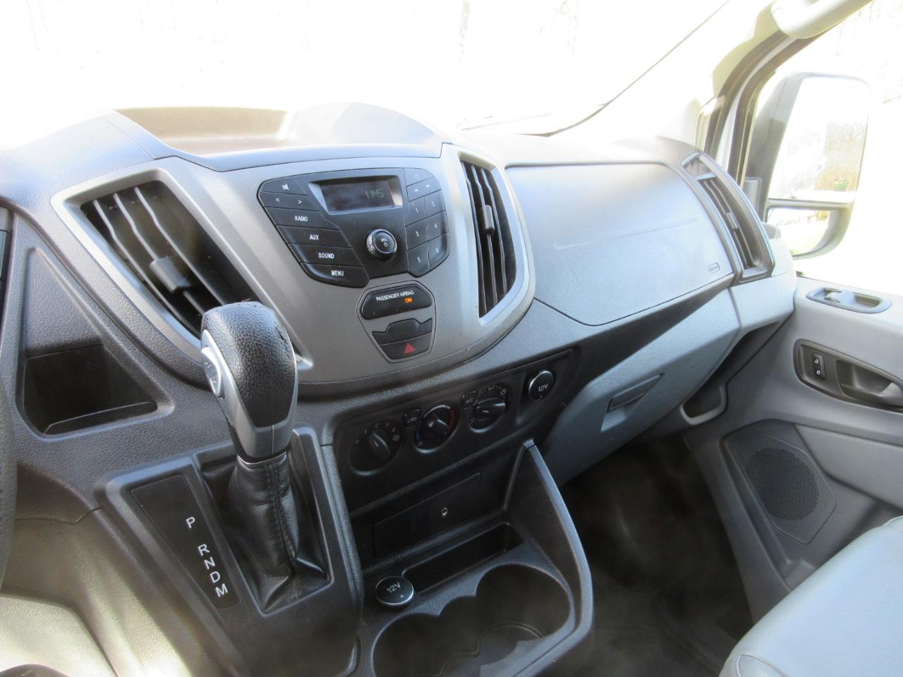 Ford Transit 150 Van Low Roof w/Sliding Pass. 130-in. WB 2015