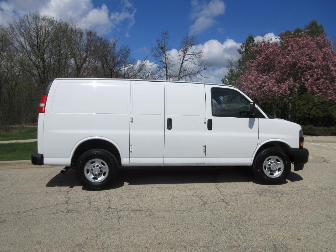 Chevrolet Express Cargo Van RWD 2500 135" 2019