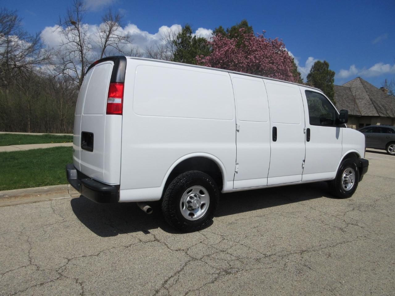 Chevrolet Express Cargo Van RWD 2500 135" 2019