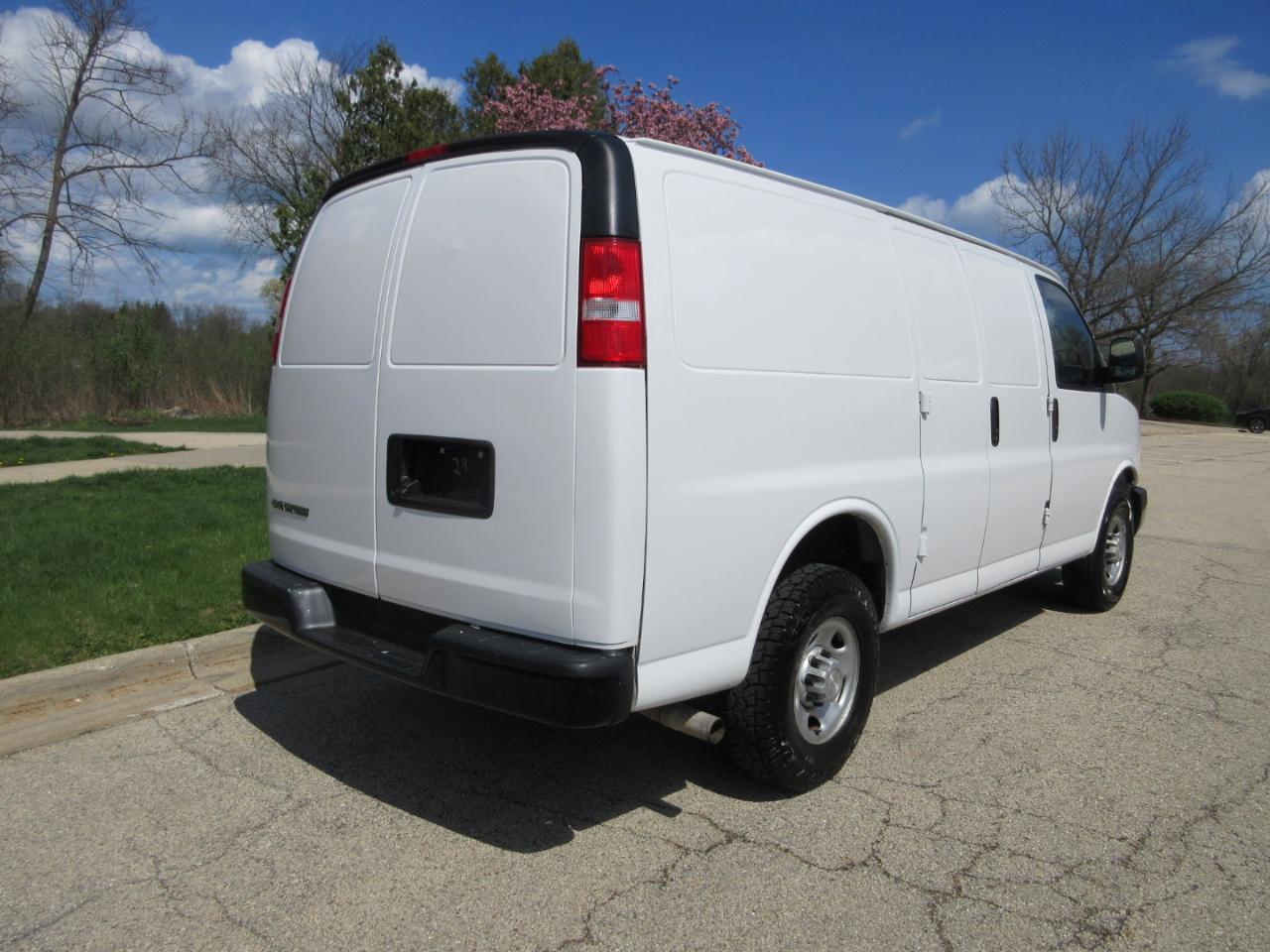 Chevrolet Express Cargo Van RWD 2500 135" 2019