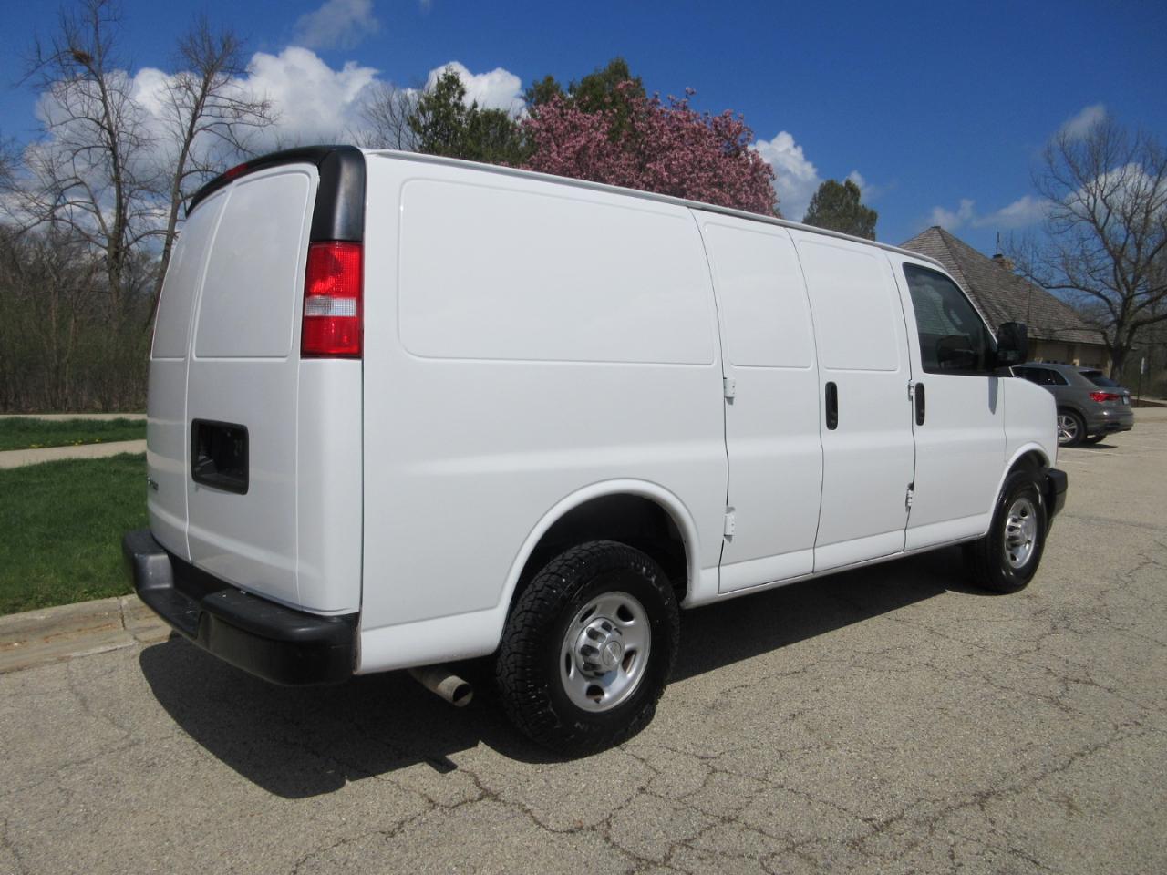 Chevrolet Express Cargo Van RWD 2500 135" 2019