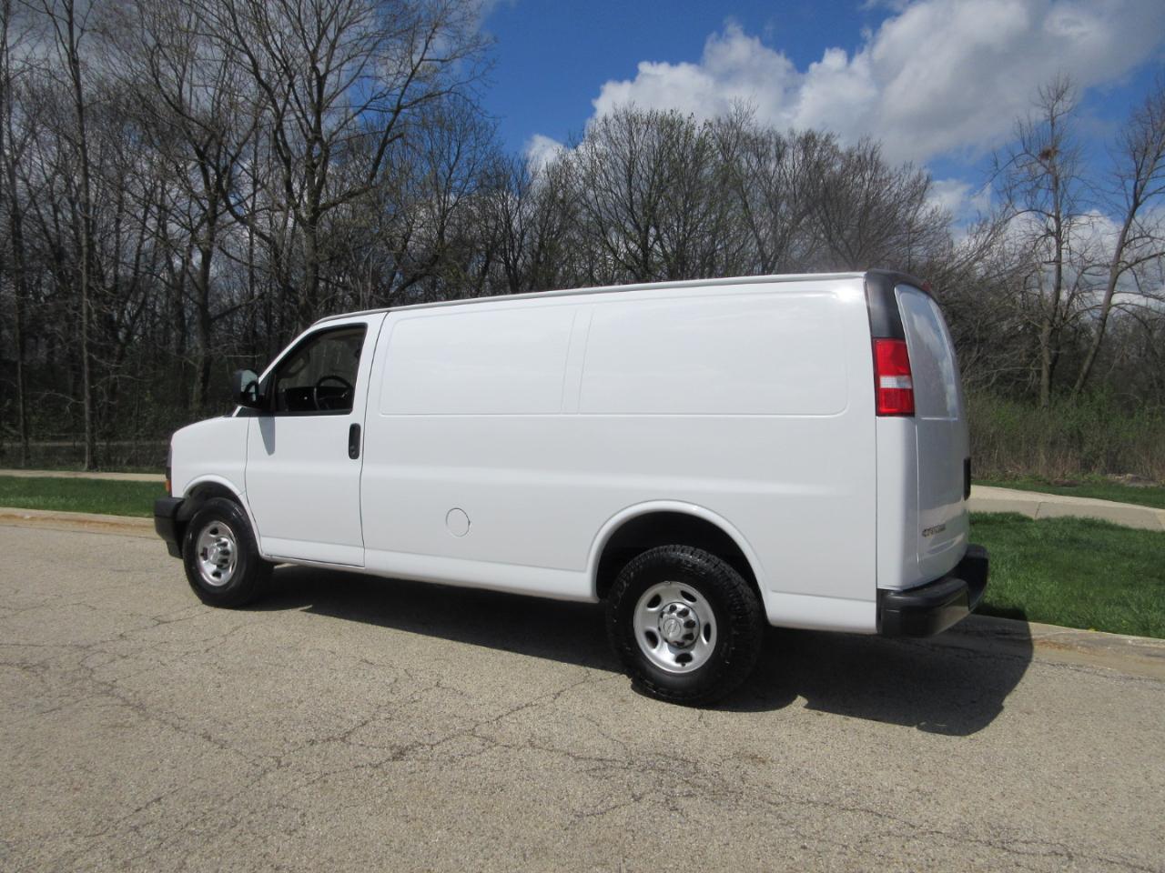 Chevrolet Express Cargo Van RWD 2500 135" 2019