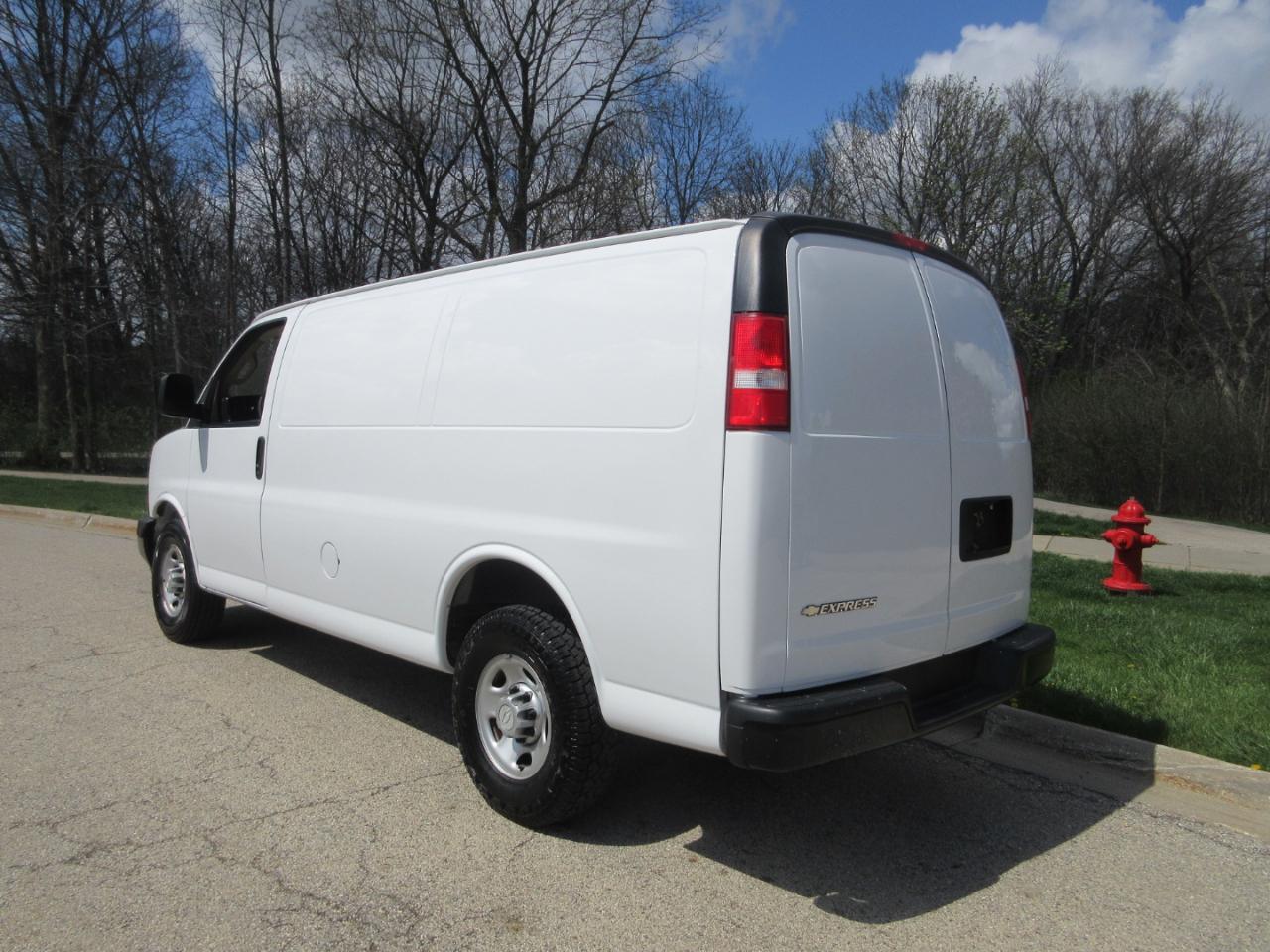 Chevrolet Express Cargo Van RWD 2500 135" 2019