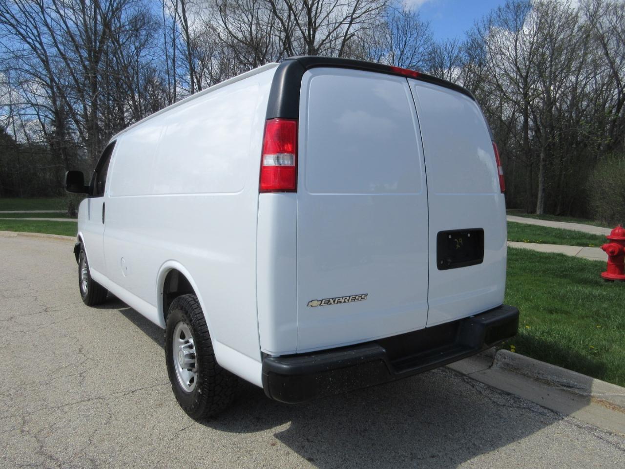 Chevrolet Express Cargo Van RWD 2500 135" 2019