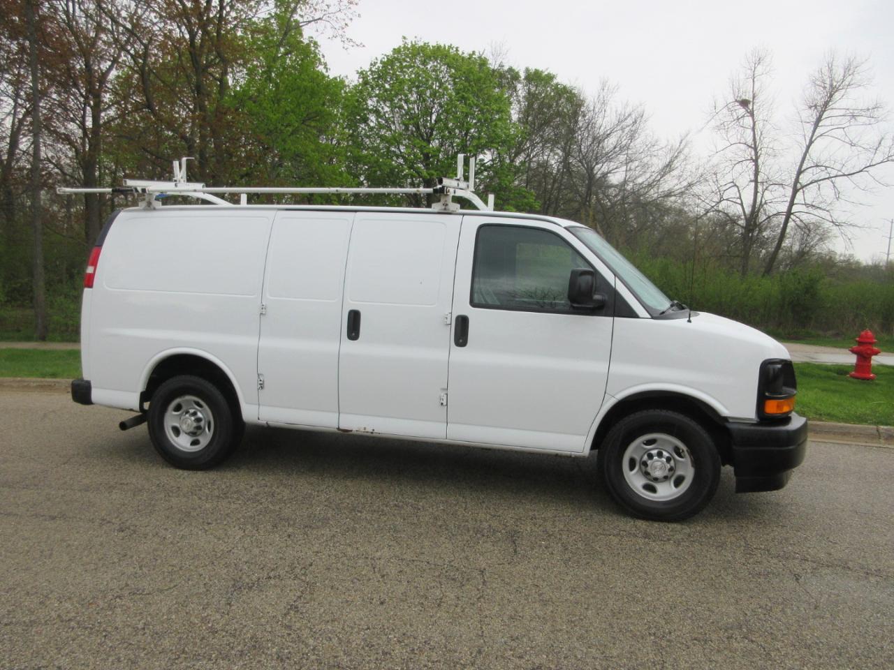 Chevrolet Express Cargo Van RWD 2500 135" 2017