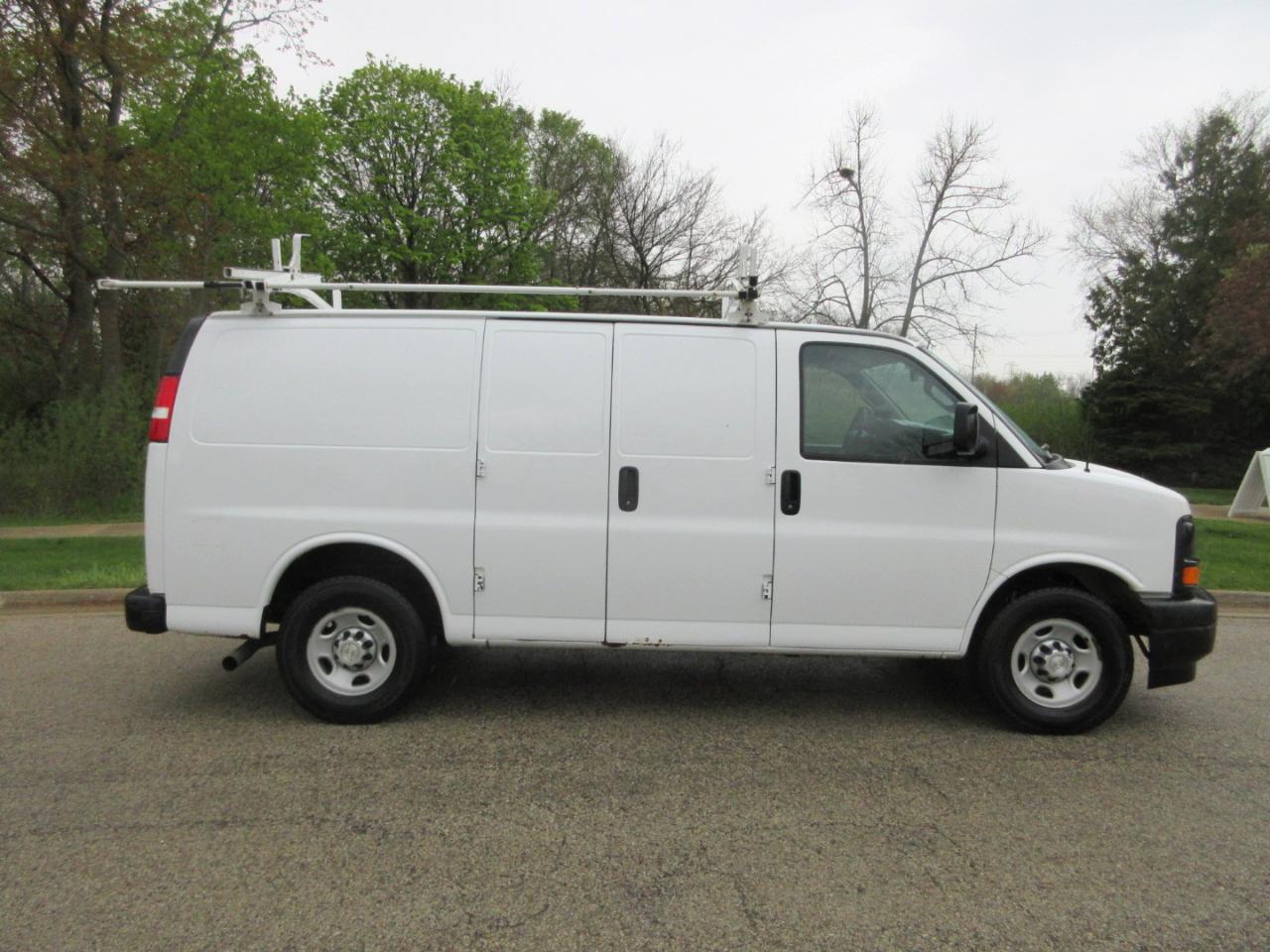 Chevrolet Express Cargo Van RWD 2500 135" 2017
