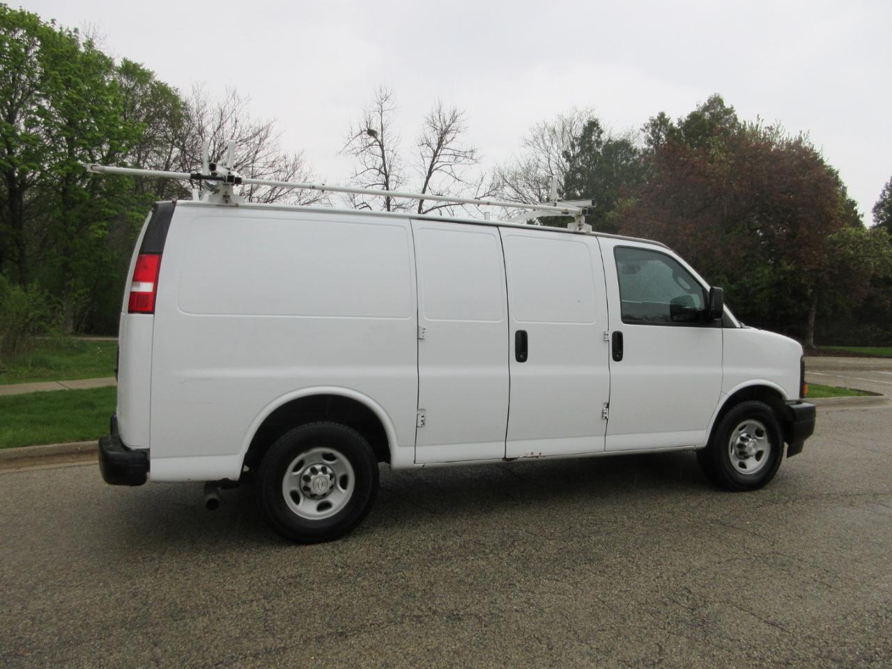 Chevrolet Express Cargo Van RWD 2500 135" 2017