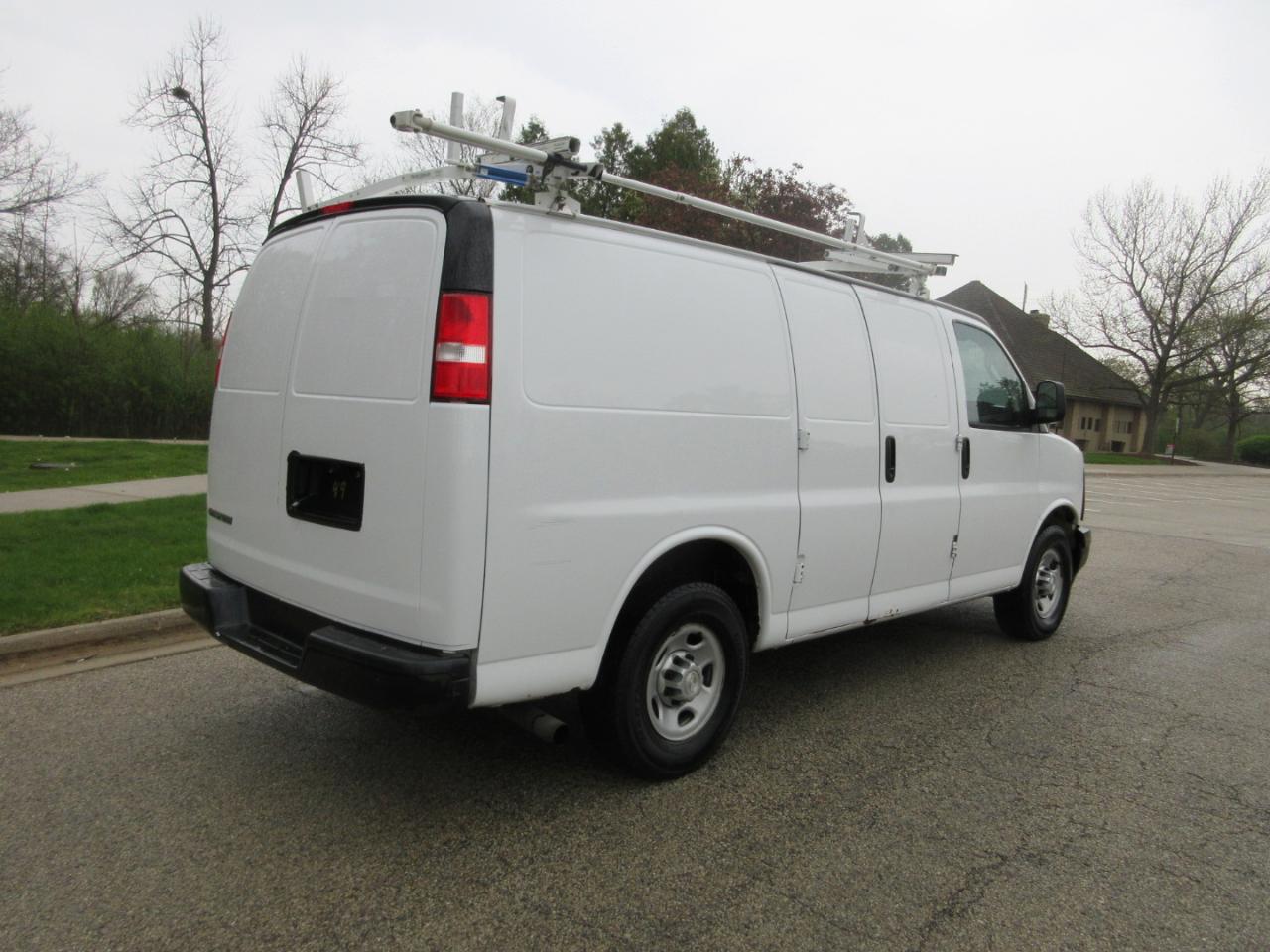 Chevrolet Express Cargo Van RWD 2500 135" 2017