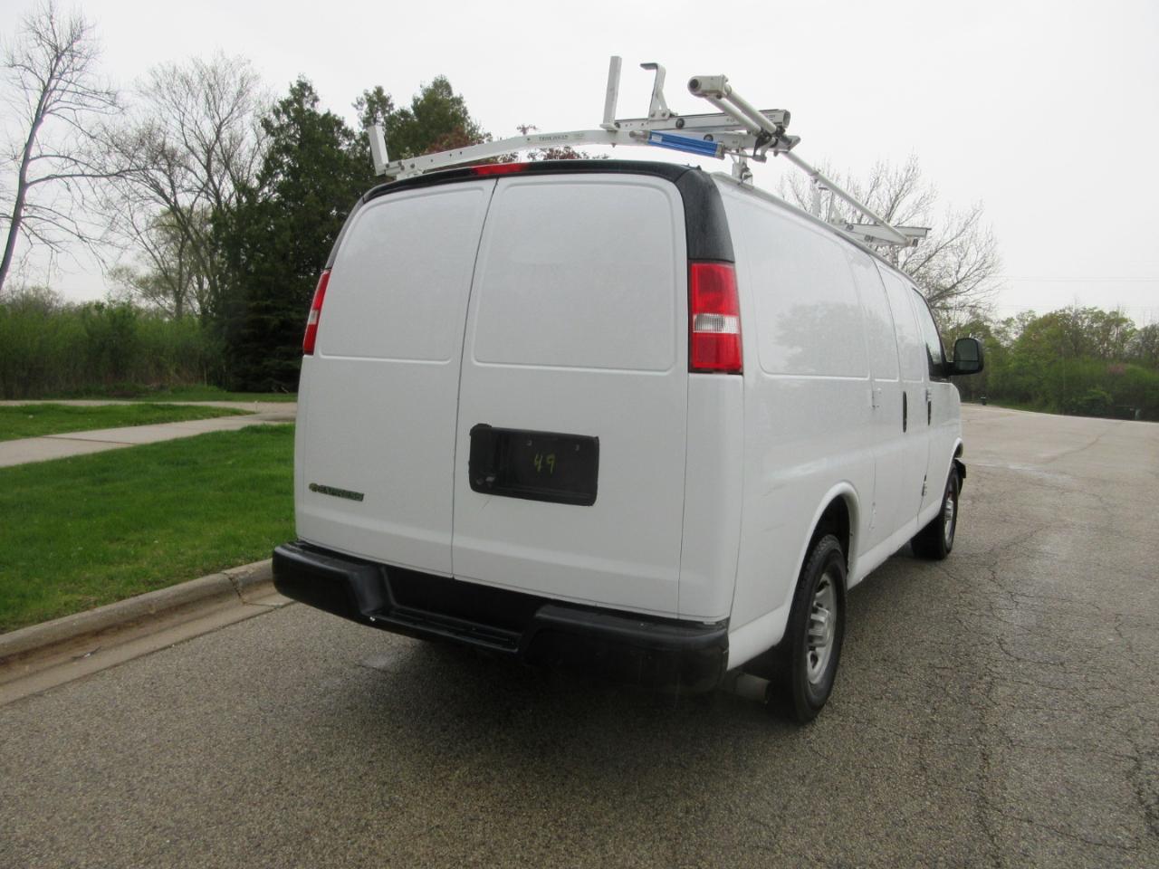 Chevrolet Express Cargo Van RWD 2500 135" 2017