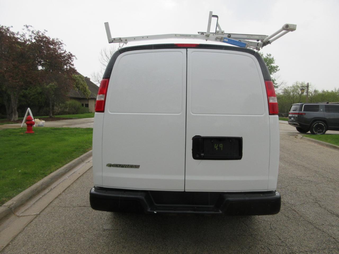 Chevrolet Express Cargo Van RWD 2500 135" 2017