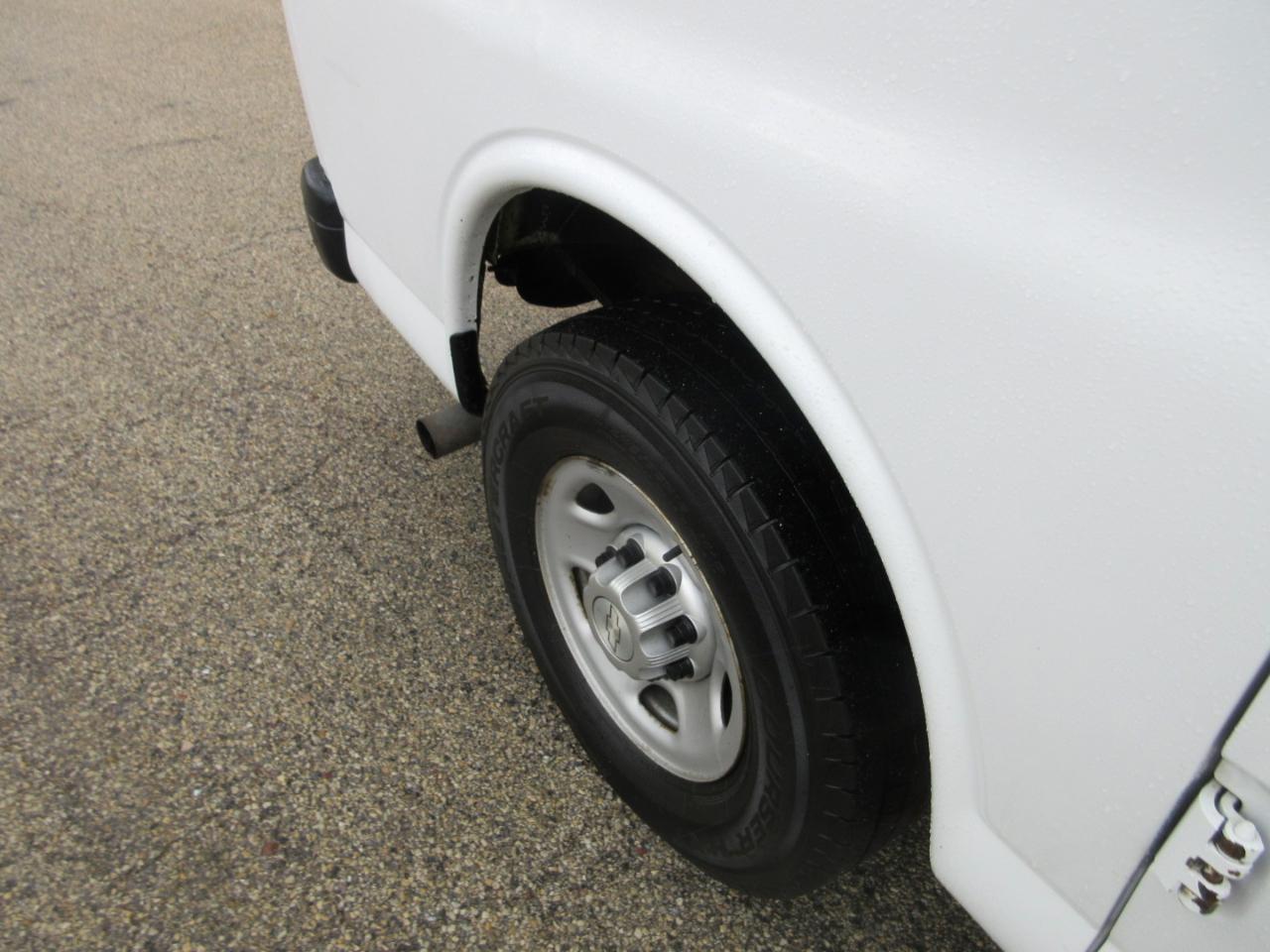 Chevrolet Express Cargo Van RWD 2500 135" 2017