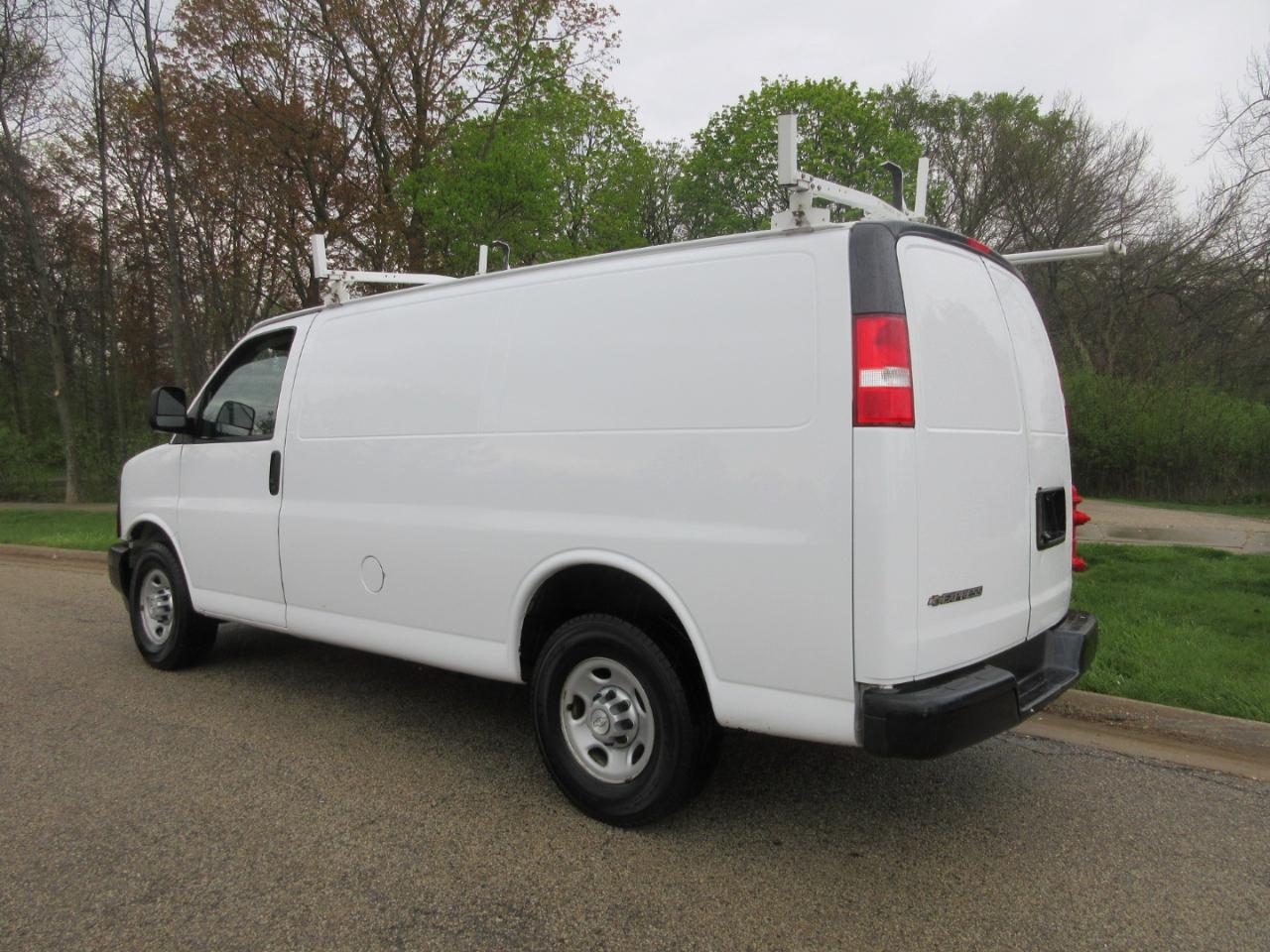 Chevrolet Express Cargo Van RWD 2500 135" 2017