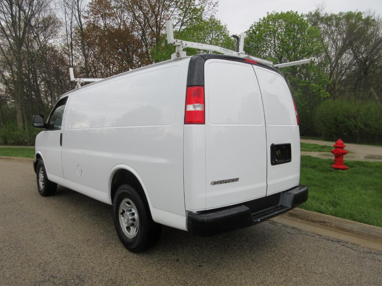 Chevrolet Express Cargo Van RWD 2500 135" 2017