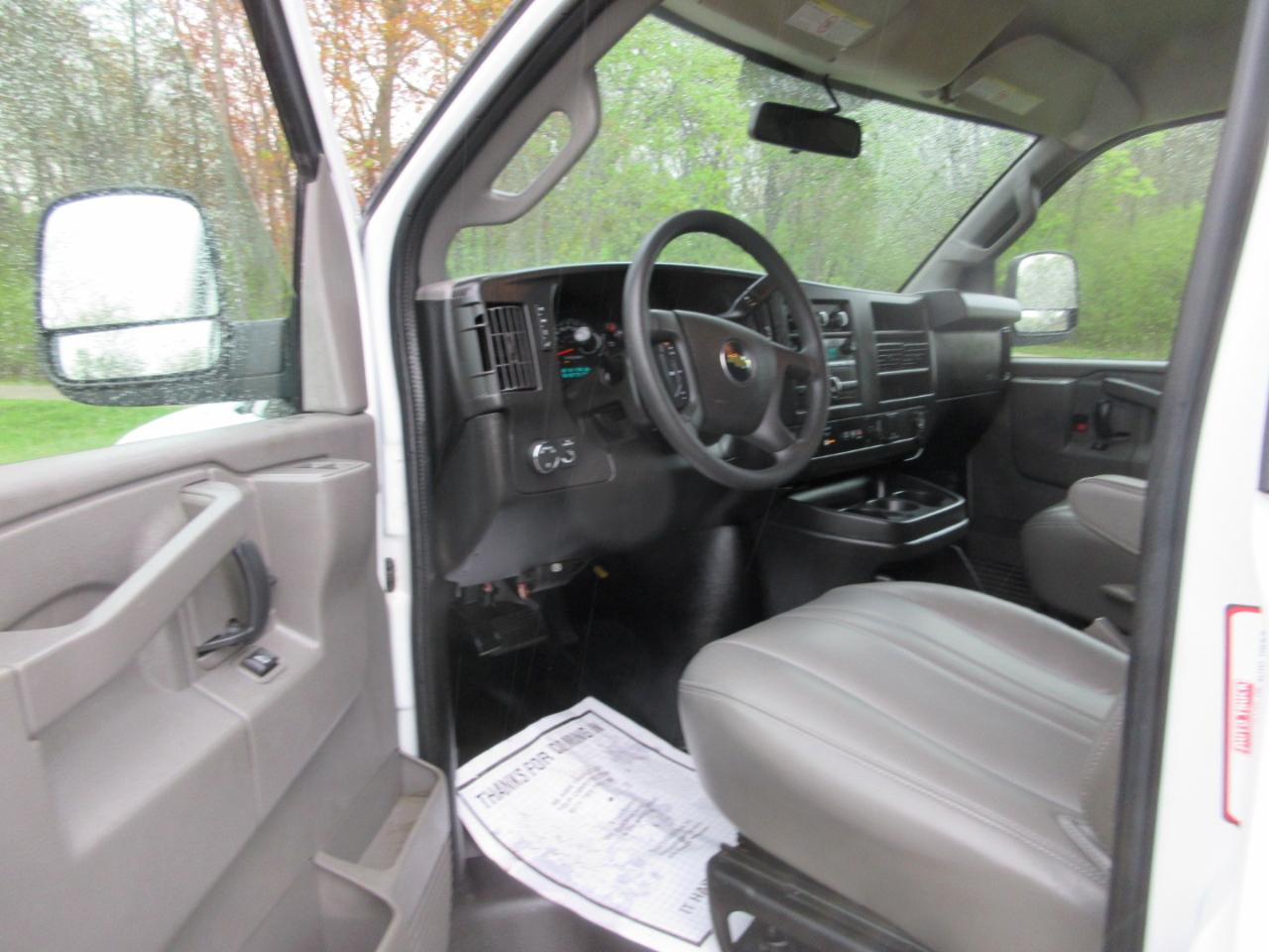 Chevrolet Express Cargo Van RWD 2500 135" 2017