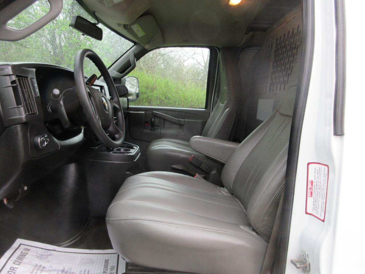 Chevrolet Express Cargo Van RWD 2500 135" 2017