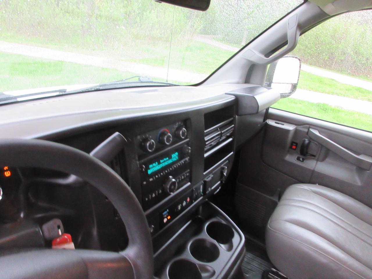 Chevrolet Express Cargo Van RWD 2500 135" 2017