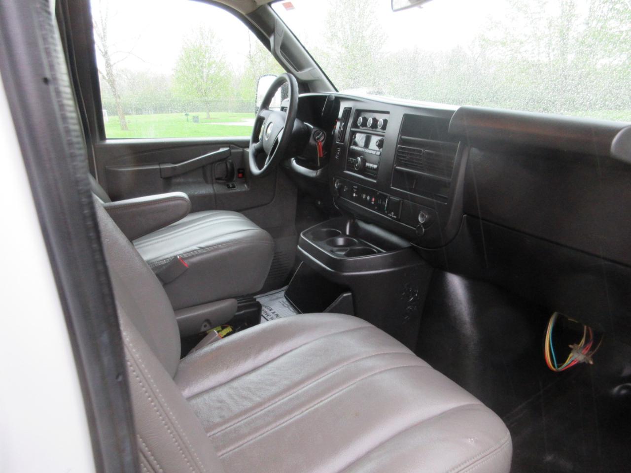 Chevrolet Express Cargo Van RWD 2500 135" 2017