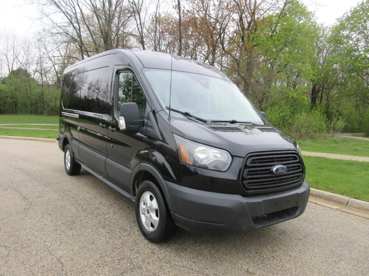 Ford Transit Van T-250 148" Med Rf 9000 GVWR Sliding RH Dr 2017