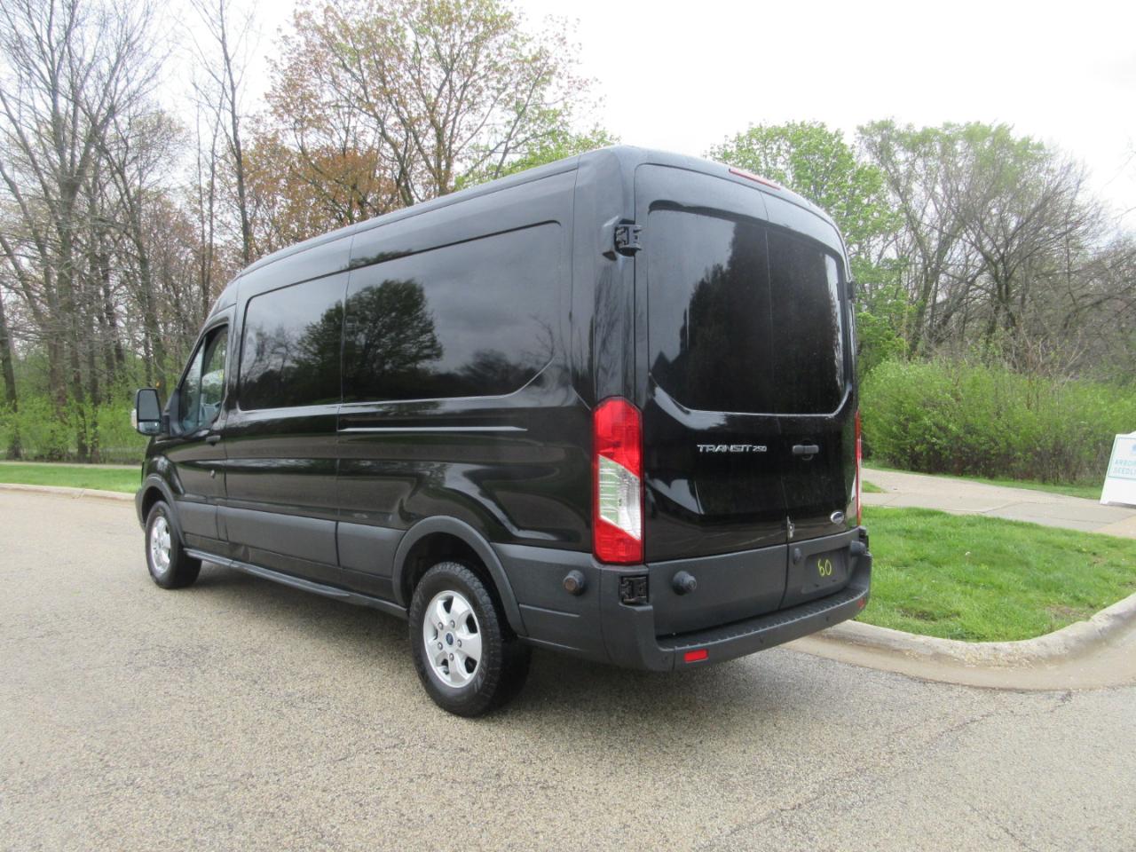 Ford Transit Van T-250 148" Med Rf 9000 GVWR Sliding RH Dr 2017