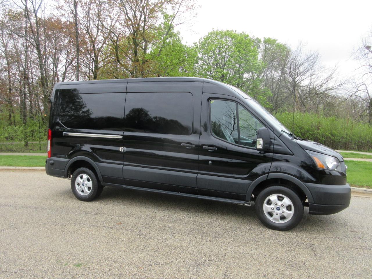 Ford Transit Van T-250 148" Med Rf 9000 GVWR Sliding RH Dr 2017