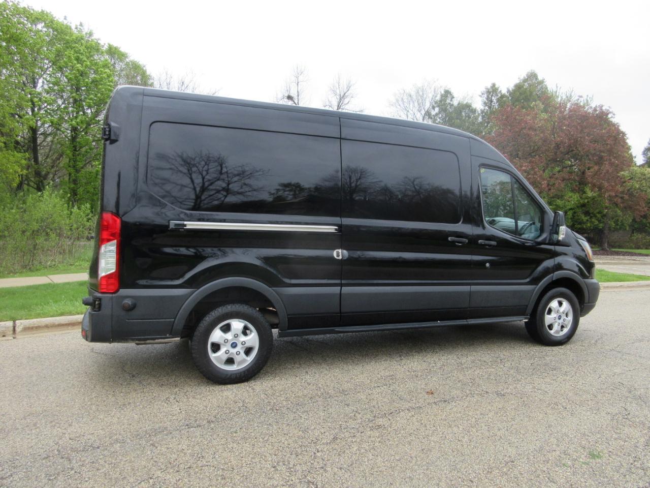 Ford Transit Van T-250 148" Med Rf 9000 GVWR Sliding RH Dr 2017