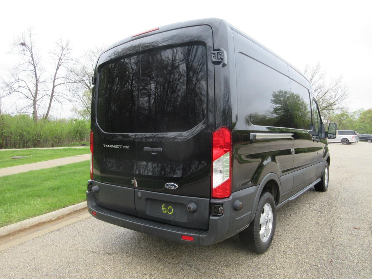 Ford Transit Van T-250 148" Med Rf 9000 GVWR Sliding RH Dr 2017