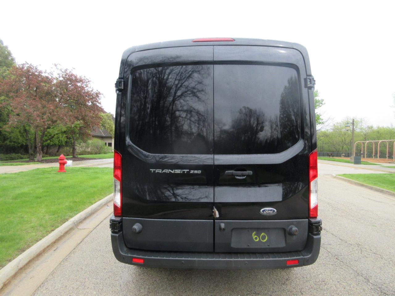 Ford Transit Van T-250 148" Med Rf 9000 GVWR Sliding RH Dr 2017