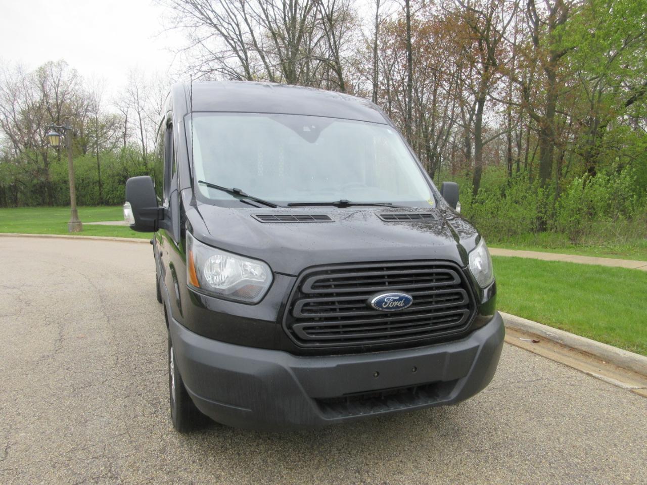 Ford Transit Van T-250 148" Med Rf 9000 GVWR Sliding RH Dr 2017
