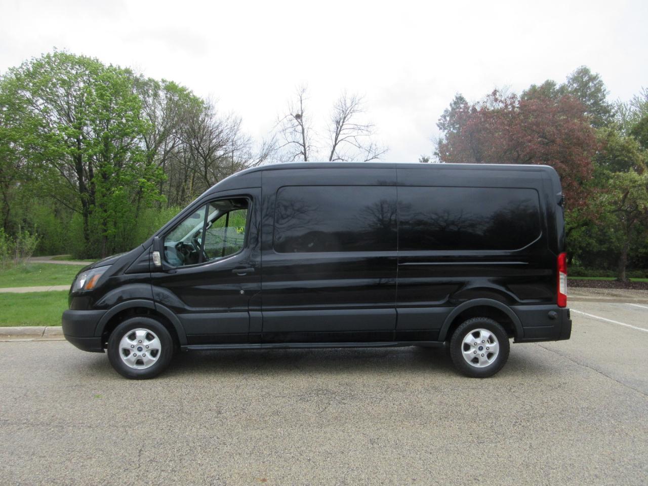 Ford Transit Van T-250 148" Med Rf 9000 GVWR Sliding RH Dr 2017