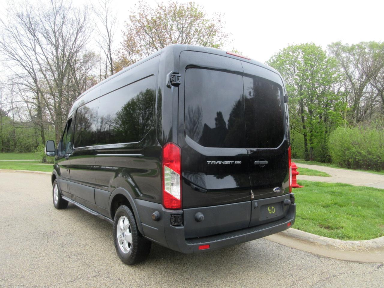 Ford Transit Van T-250 148" Med Rf 9000 GVWR Sliding RH Dr 2017