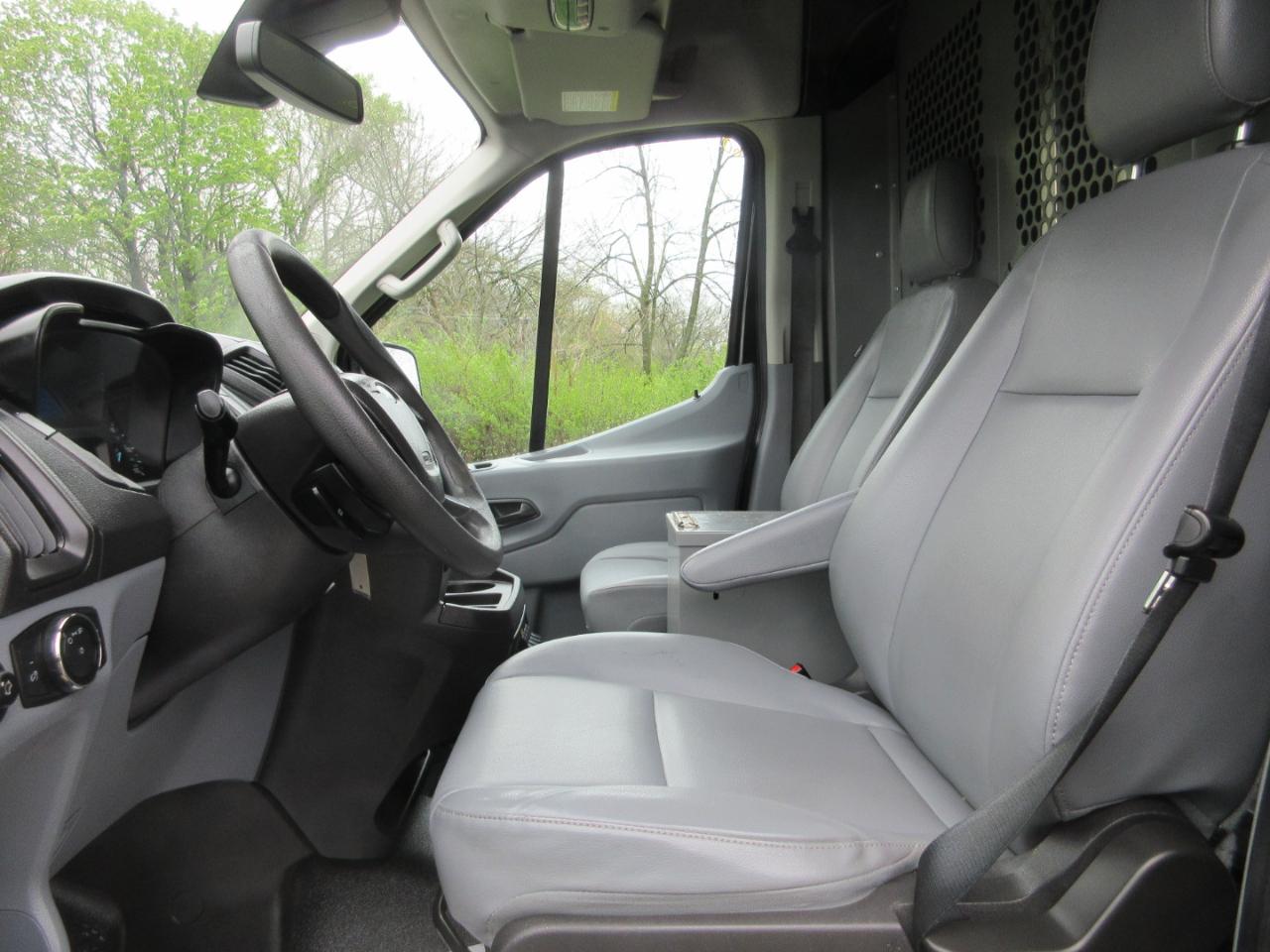 Ford Transit Van T-250 148" Med Rf 9000 GVWR Sliding RH Dr 2017