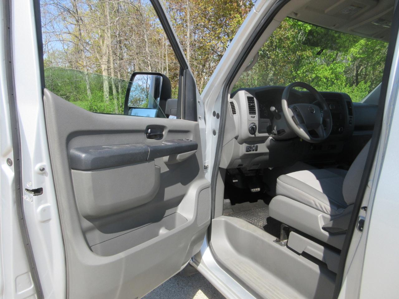 Nissan NV Standard Roof 2500 V6 SV 2016