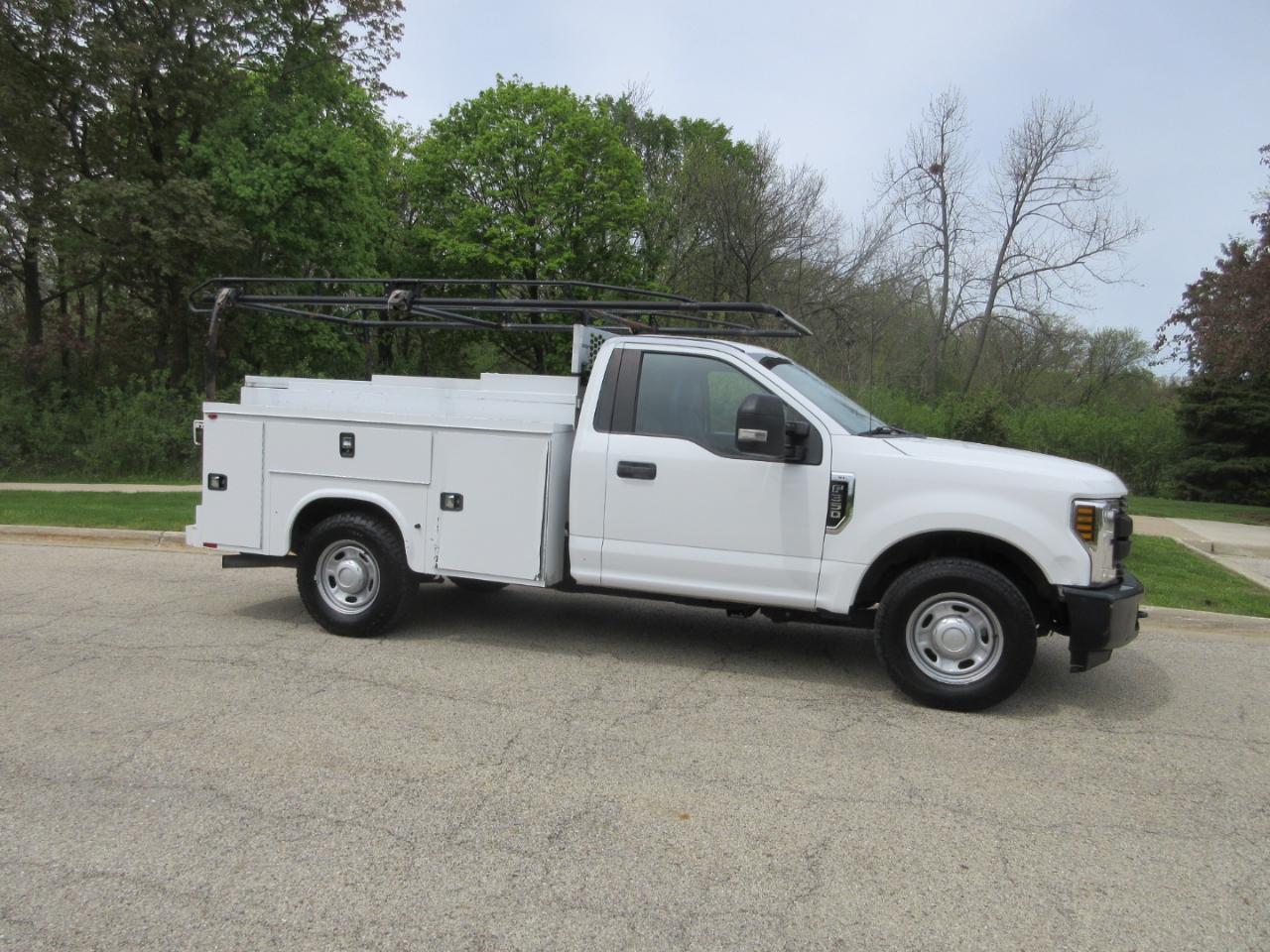 Ford Super Duty F-350 SRW XLT 2WD Reg Cab 8' Box 2018