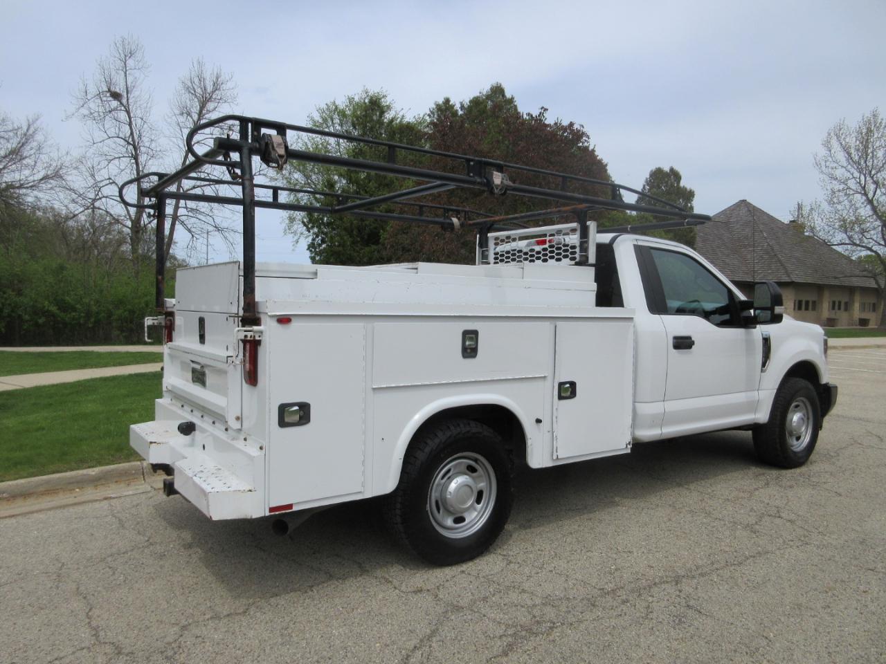 Ford Super Duty F-350 SRW XLT 2WD Reg Cab 8' Box 2018
