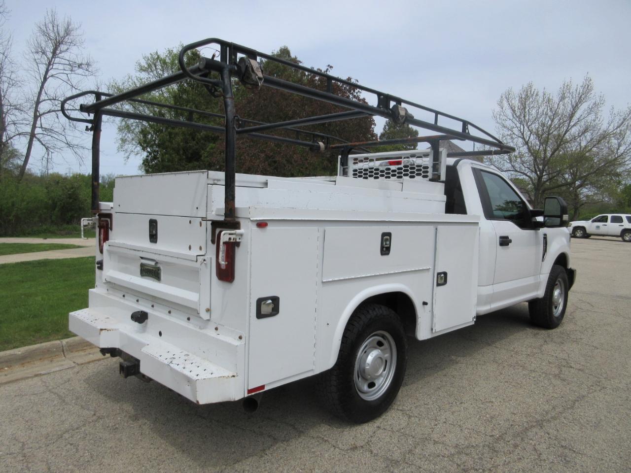 Ford Super Duty F-350 SRW XLT 2WD Reg Cab 8' Box 2018