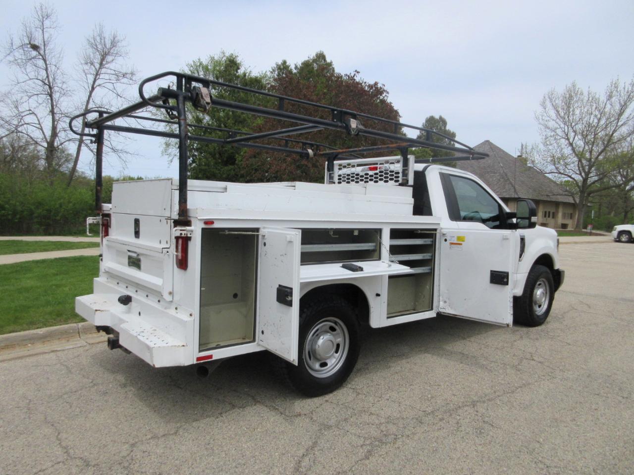 Ford Super Duty F-350 SRW XLT 2WD Reg Cab 8' Box 2018