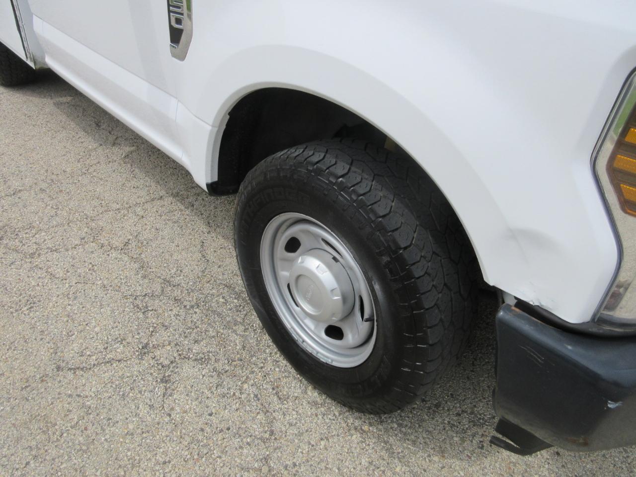 Ford Super Duty F-350 SRW XLT 2WD Reg Cab 8' Box 2018