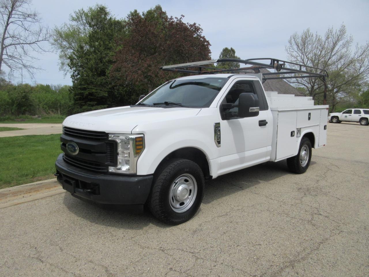 Ford Super Duty F-350 SRW XLT 2WD Reg Cab 8' Box 2018