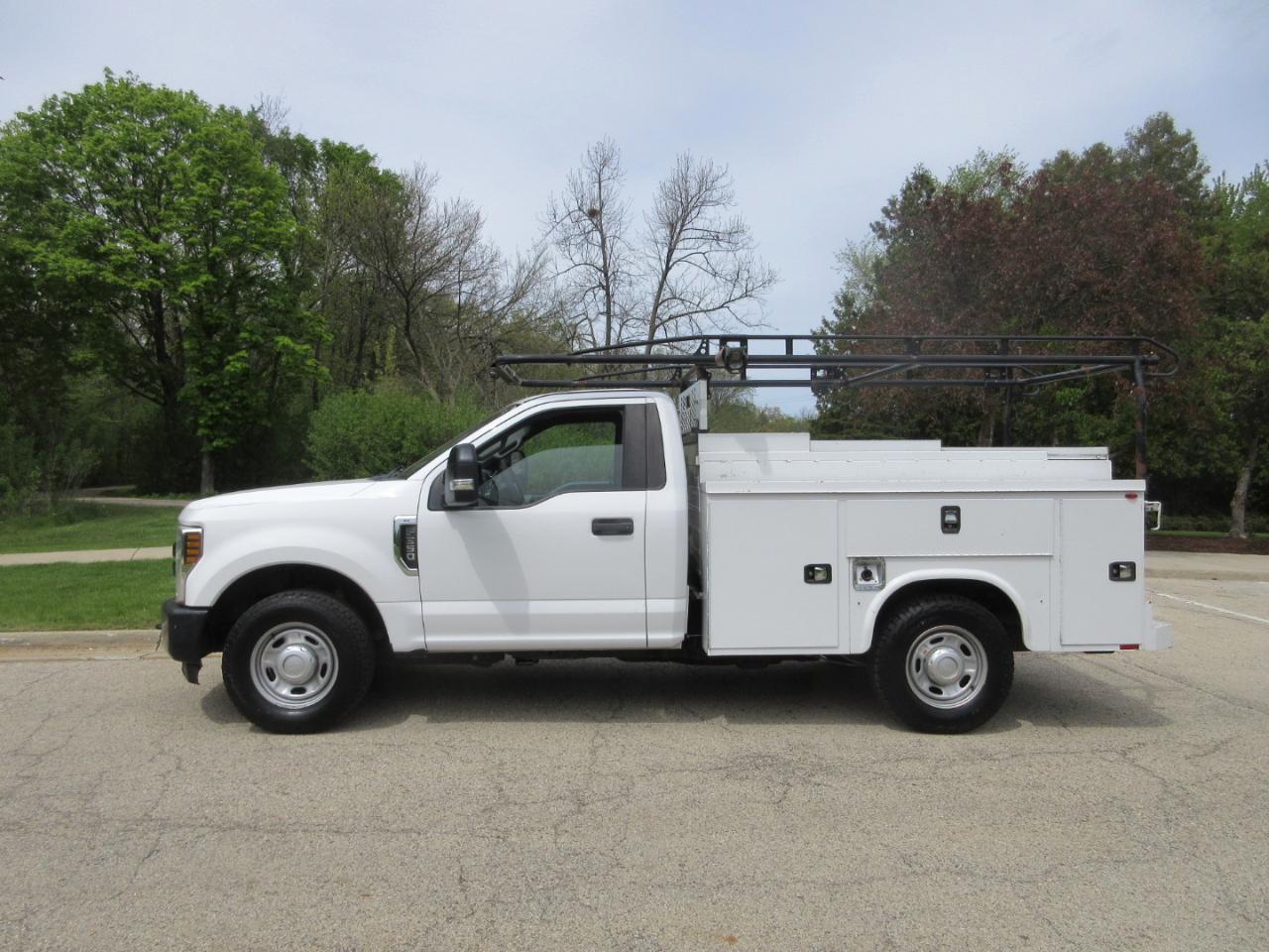 Ford Super Duty F-350 SRW XLT 2WD Reg Cab 8' Box 2018