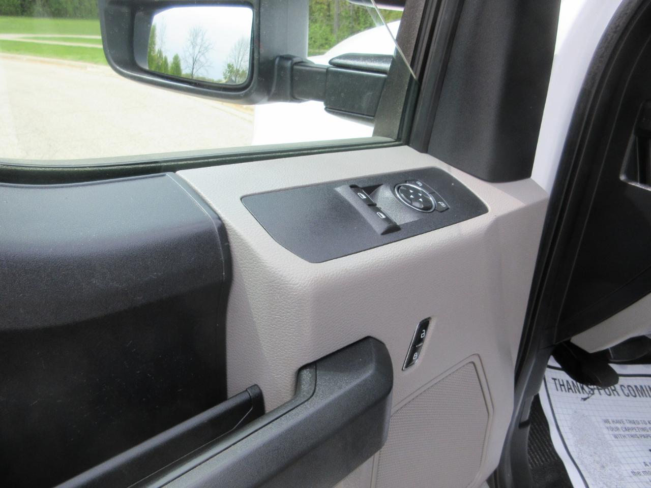 Ford Super Duty F-350 SRW XLT 2WD Reg Cab 8' Box 2018