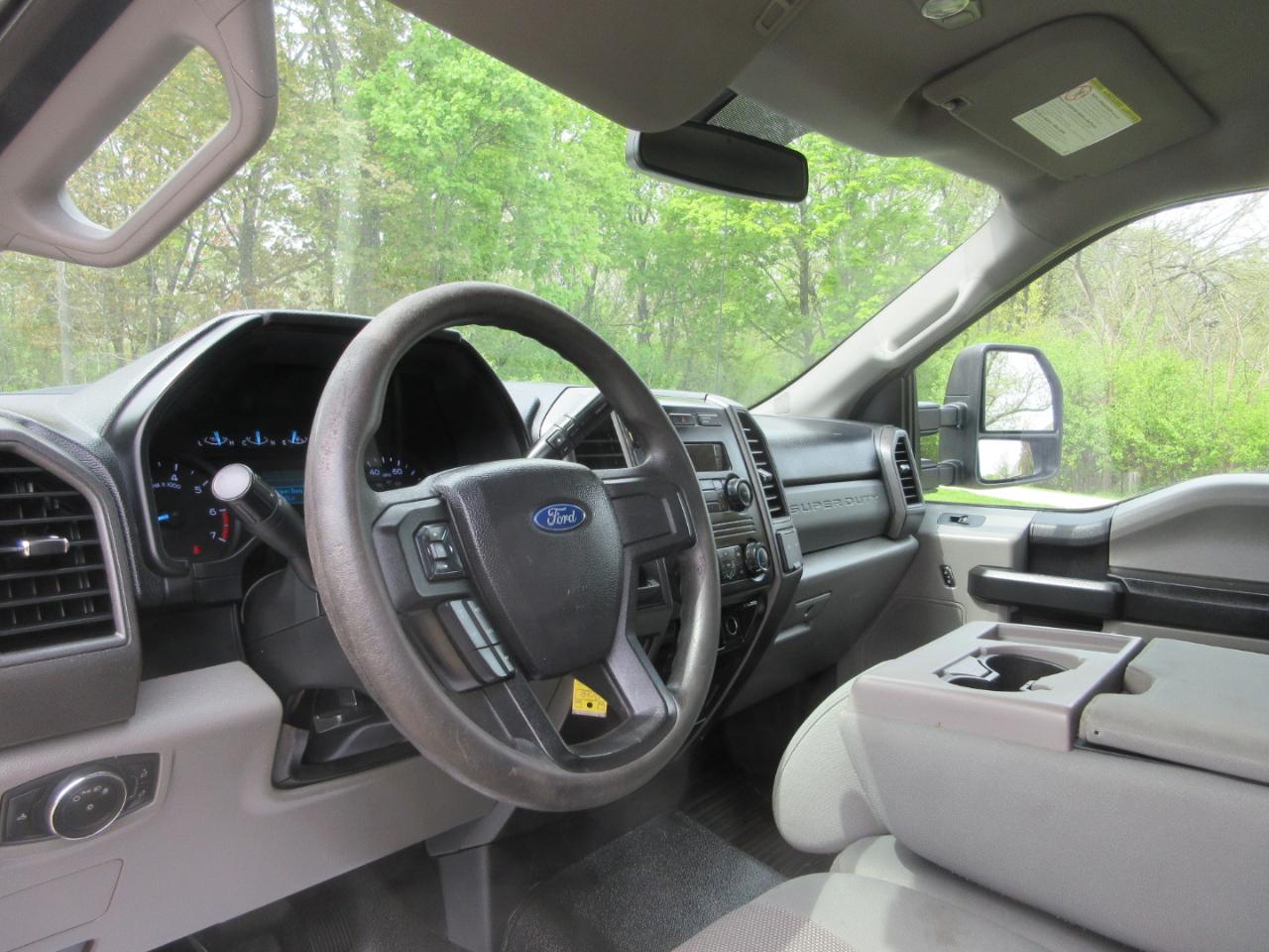Ford Super Duty F-350 SRW XLT 2WD Reg Cab 8' Box 2018