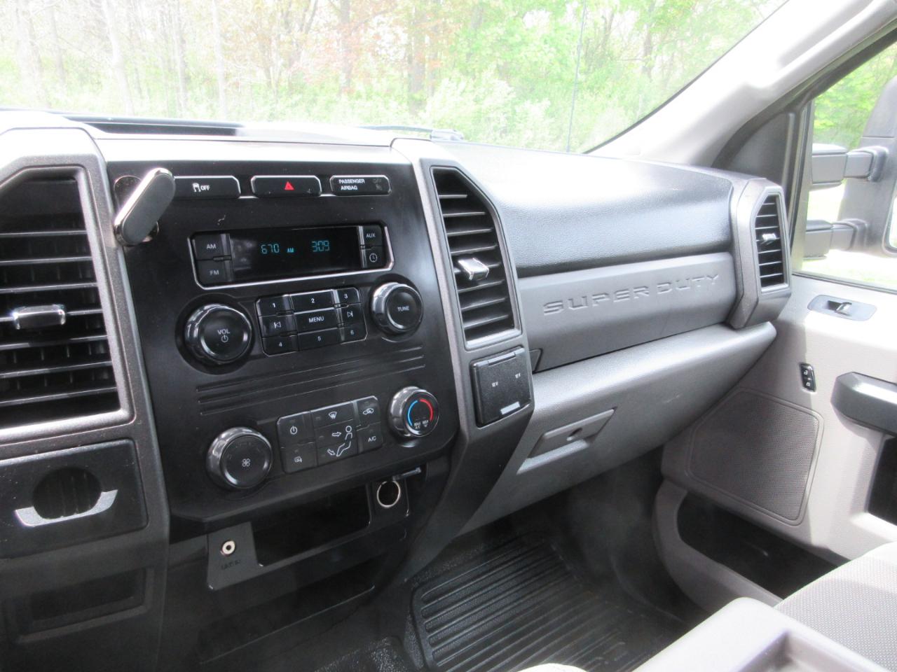 Ford Super Duty F-350 SRW XLT 2WD Reg Cab 8' Box 2018