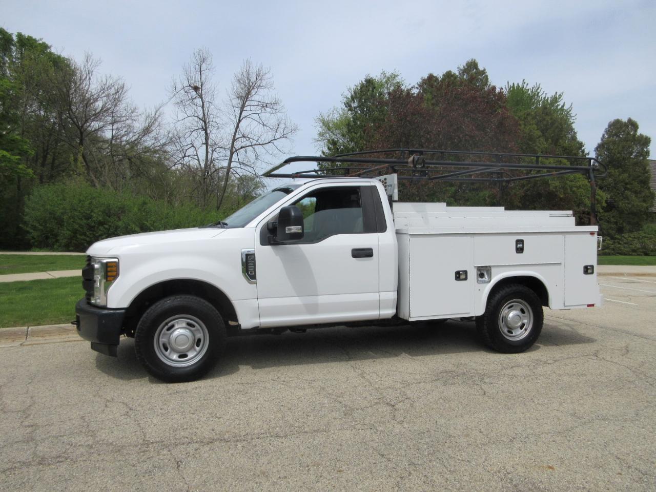 Ford Super Duty F-350 SRW XLT 2WD Reg Cab 8' Box 2018